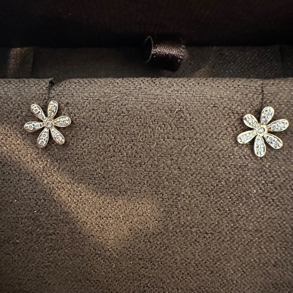Sydney Evan Daisy Stud Earrings - Picture 2 of 11